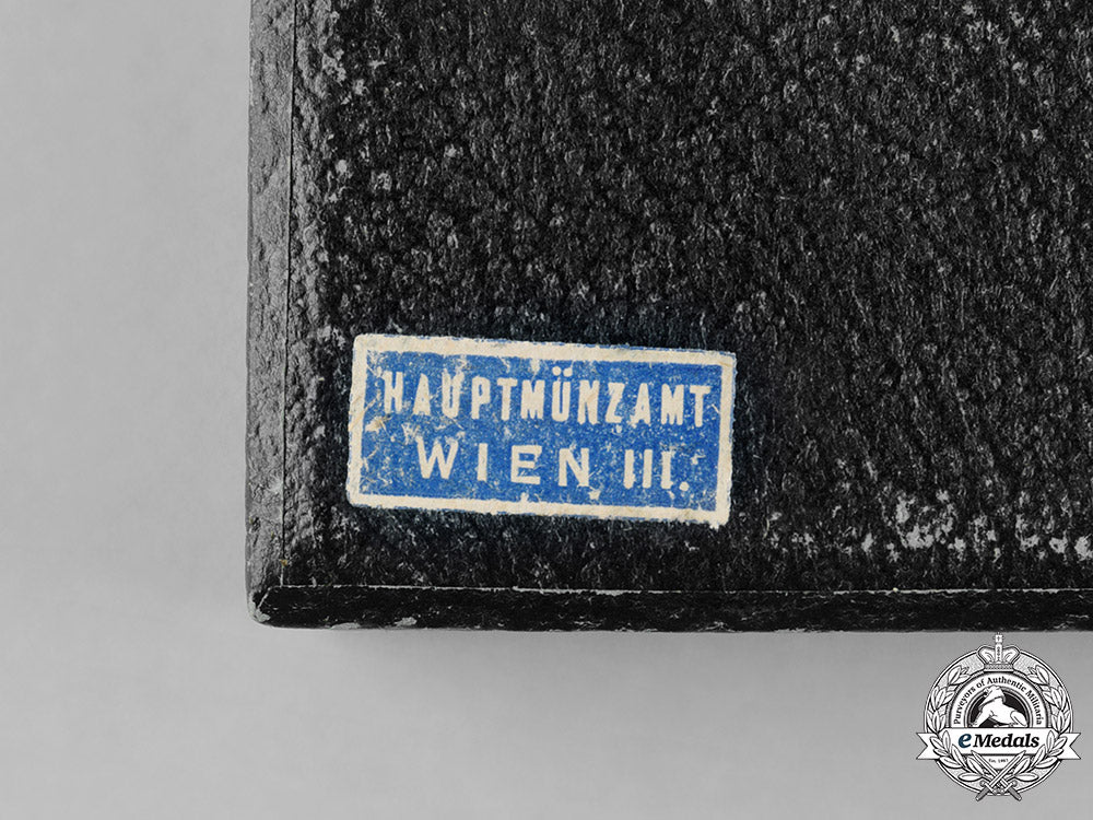 germany,_wehrmacht._a_wound_badge,_gold_grade_with_case,_by_hauptmünzamt_wien_m182_6498