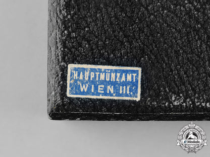 germany,_wehrmacht._a_wound_badge,_gold_grade_with_case,_by_hauptmünzamt_wien_m182_6498