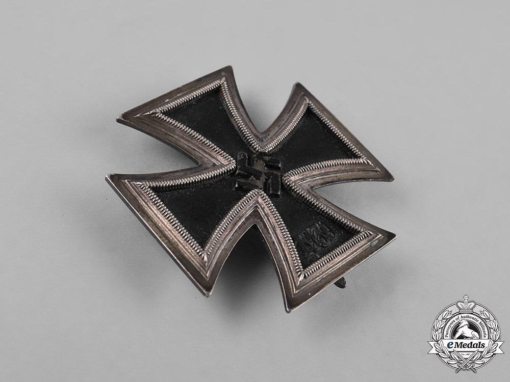 germany,_wehrmacht._a1939_iron_cross_i_class,_with_case_m182_6731