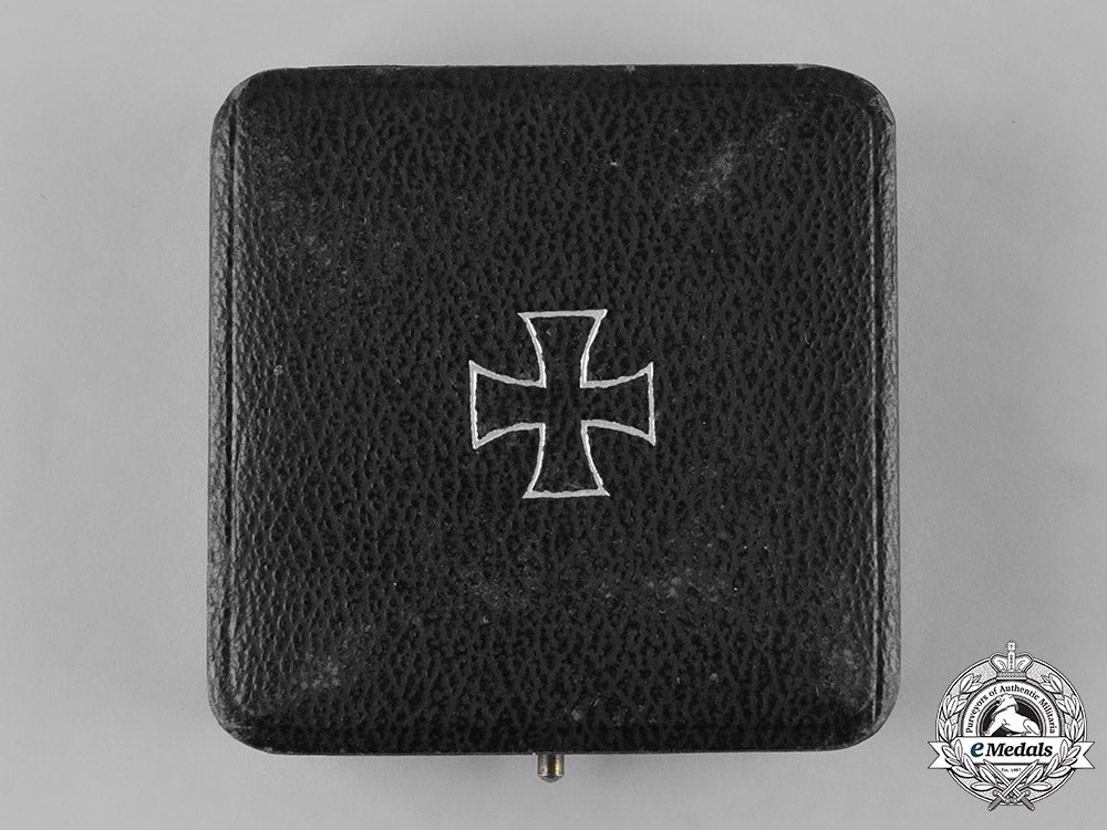 germany,_wehrmacht._a1939_iron_cross_i_class,_with_case_m182_6735