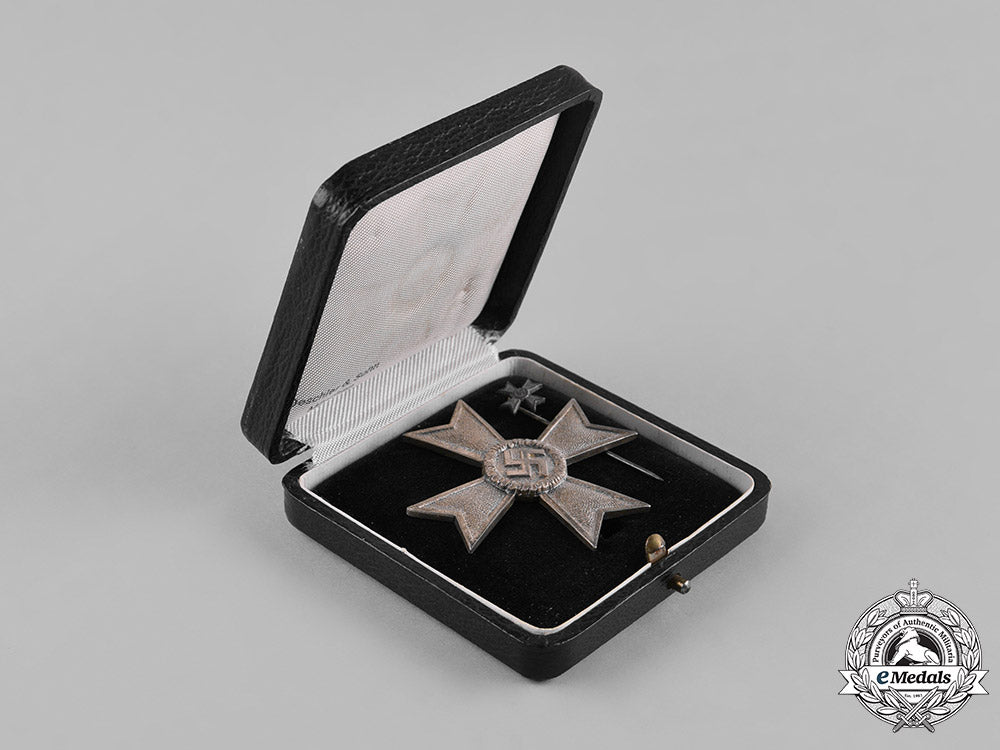 germany,_wehrmacht._a_cased_war_merit_cross,_i_class_with_miniature,_by_deschler&_sohn_m182_6851
