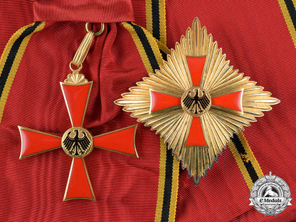 germany,_republic._an_order_of_merit_of_the_federal_republic,_grand_cross_set,_c.1955_m18_0035