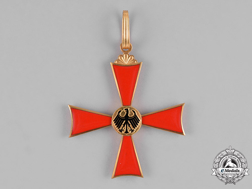 germany,_republic._an_order_of_merit_of_the_federal_republic,_grand_cross_set,_c.1955_m18_0037