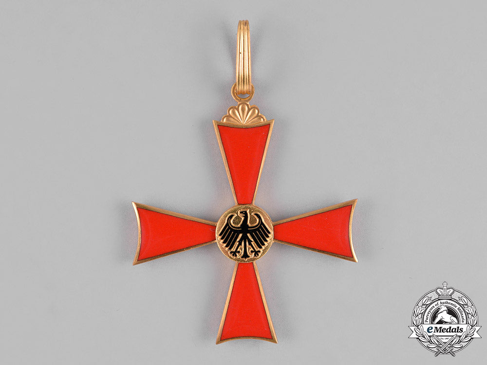 germany,_republic._an_order_of_merit_of_the_federal_republic,_grand_cross_set,_c.1955_m18_0038