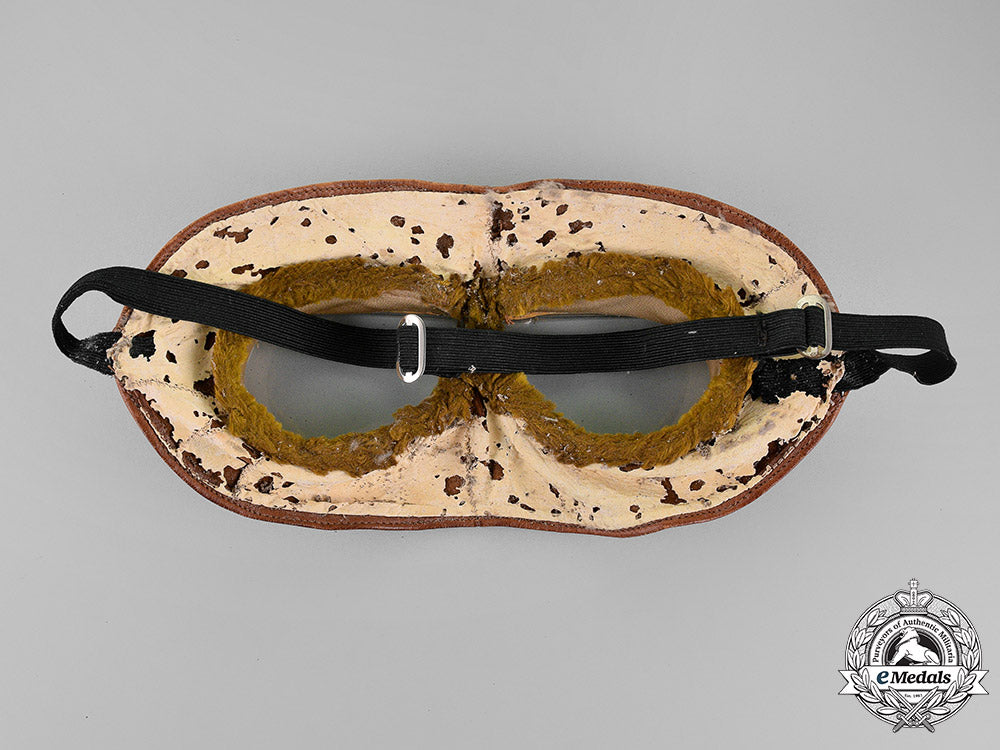 united_kingdom._a_pair_of_british-_made_flying_goggles_with_mask_by_triple_x_m18_4082