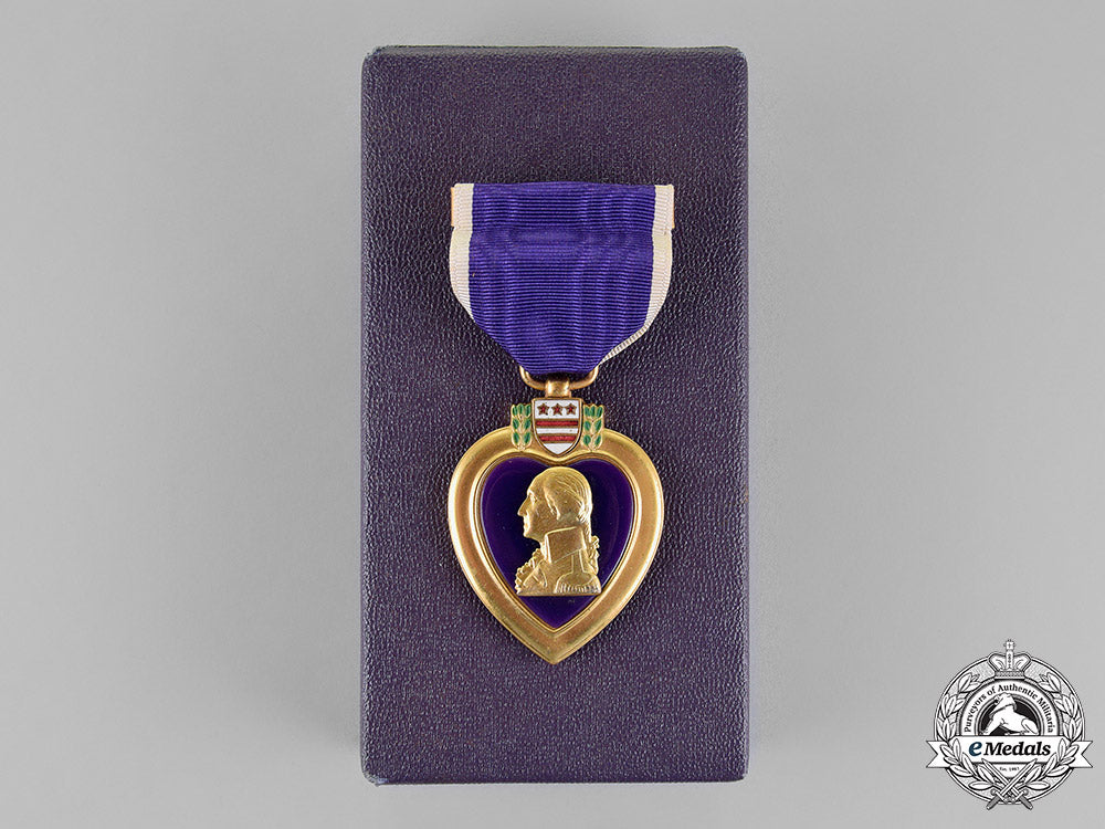 united_states._a_purple_heart_to_corporal_strug,1_st_marine_division,_battle_of_cape_gloucester,_wia,1943_m18_4282