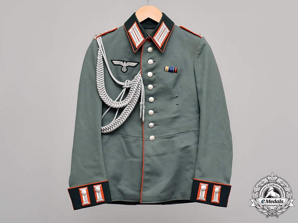 germany._a_wehrmacht_artillery_senior_lieutnant_waffenrock_with_matching_officer’s_visor_cap_m18_4311_1