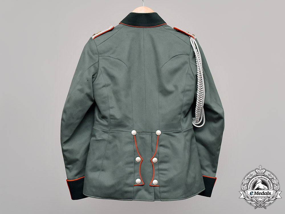 germany._a_wehrmacht_artillery_senior_lieutnant_waffenrock_with_matching_officer’s_visor_cap_m18_4312_1
