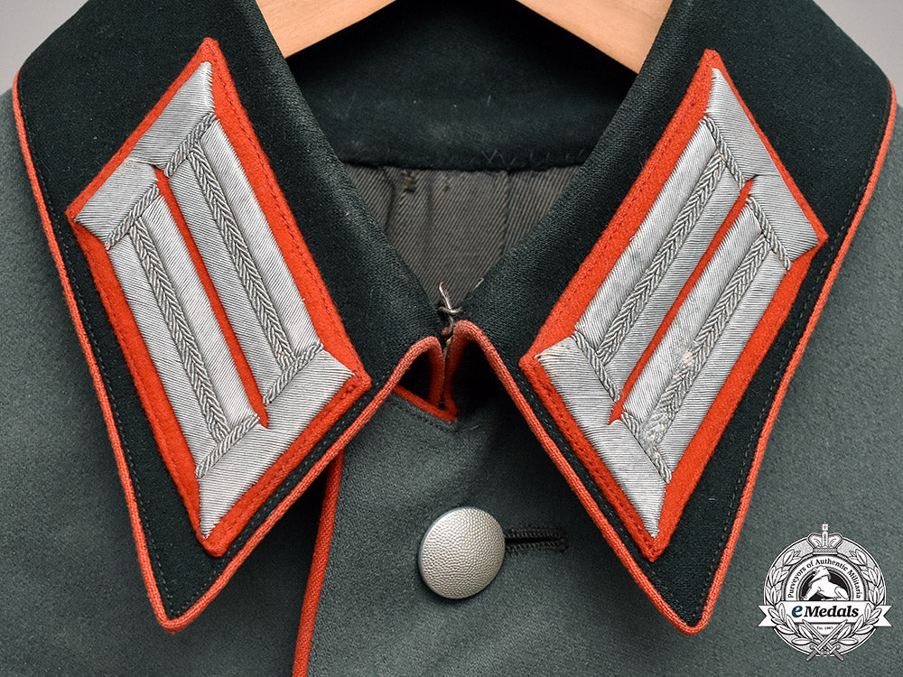 germany._a_wehrmacht_artillery_senior_lieutnant_waffenrock_with_matching_officer’s_visor_cap_m18_4313_1