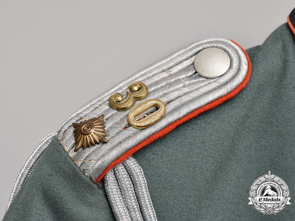 germany._a_wehrmacht_artillery_senior_lieutnant_waffenrock_with_matching_officer’s_visor_cap_m18_4314_1