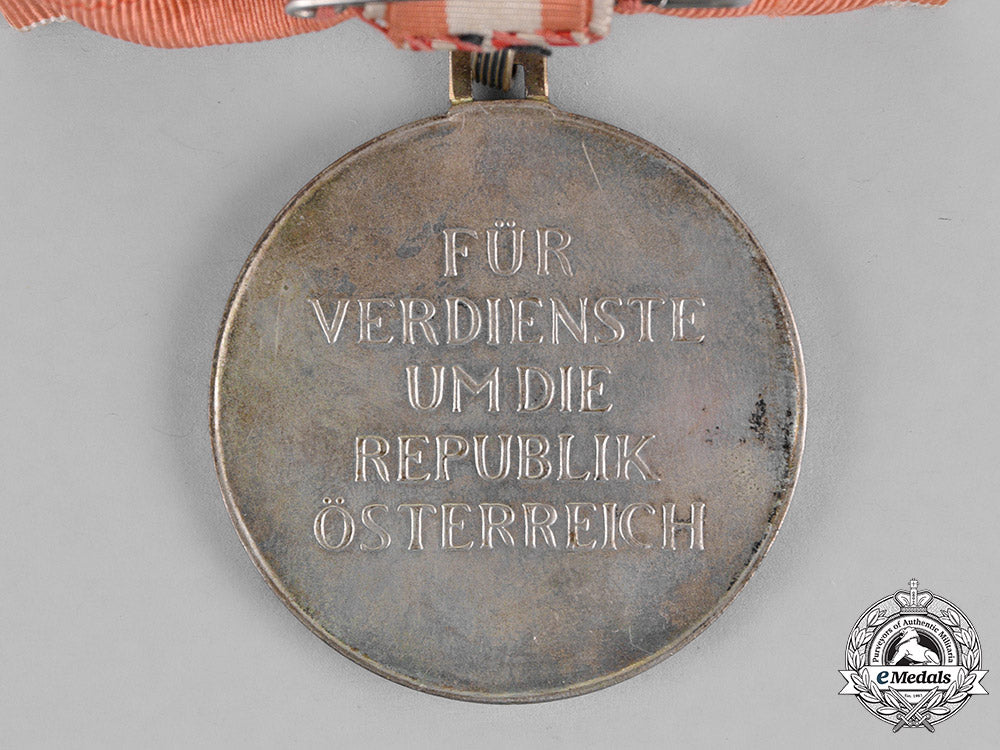 austria,_first_republic._a_large_silver_merit_medal_on_a_lady’s_ribbon_m18_4356