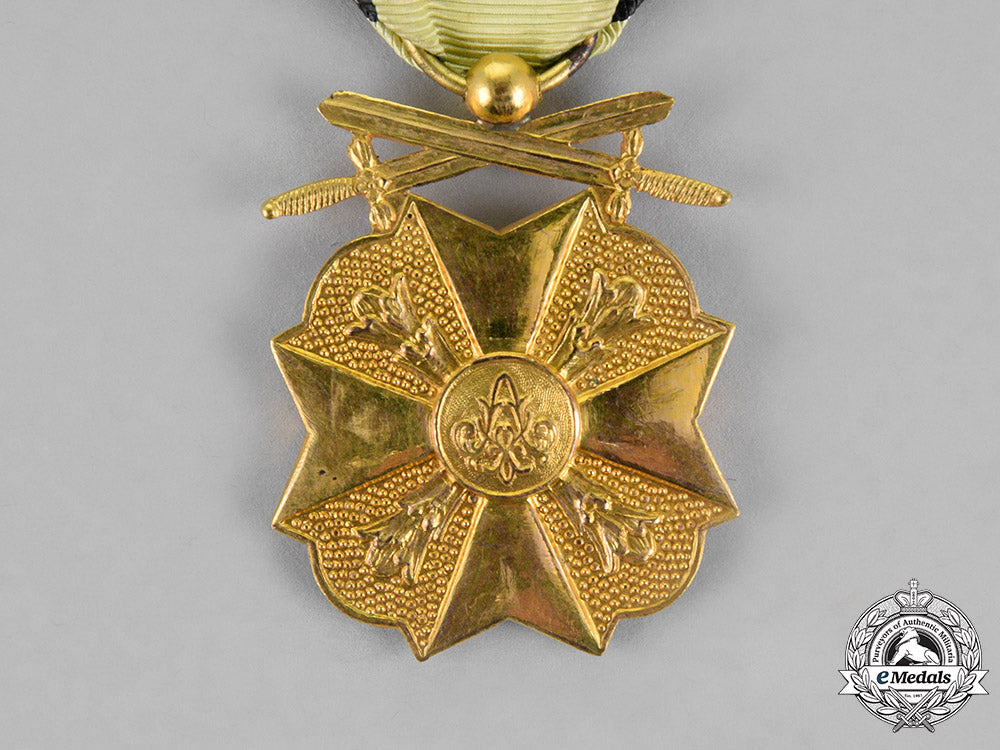 belgium,_kingdom._a_civic_decoration,_gold_grade_medal,1_st_class_m18_4391