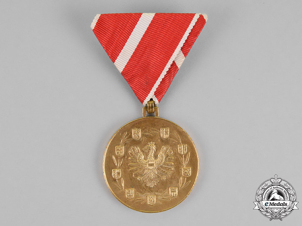 austria,_first_republic._a_large_gold_merit_medal,_c.1932_m18_4451