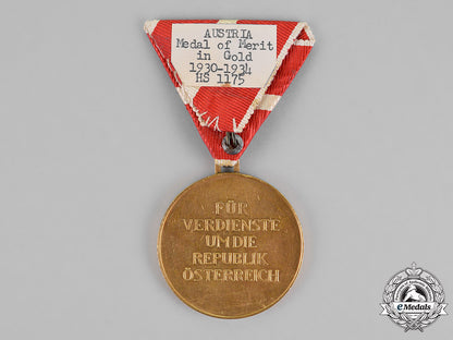 austria,_first_republic._a_large_gold_merit_medal,_c.1932_m18_4452