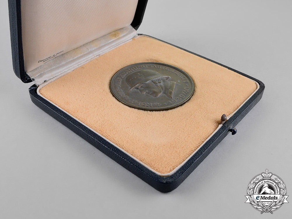 germany._a_cased4_th_panzerdivision_reconnaissance_section7_commemorative_medal_m18_4639