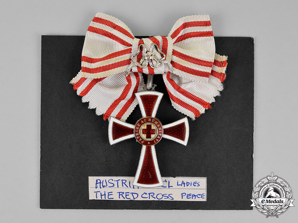 austria,_empire._an_honour_decoration_of_the_red_cross,_first_class_for_ladies,_c.1915_m18_4968