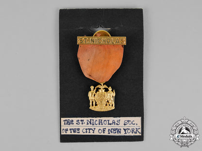 united_states._a_saint_nicholas_society_of_the_city_of_new_york_membership_badge,_c.1908_m18_4999