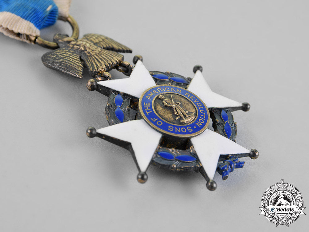 united_states._a_national_society_of_the_sons_of_the_american_revolution_membership_badge,_c.1895_m18_5013