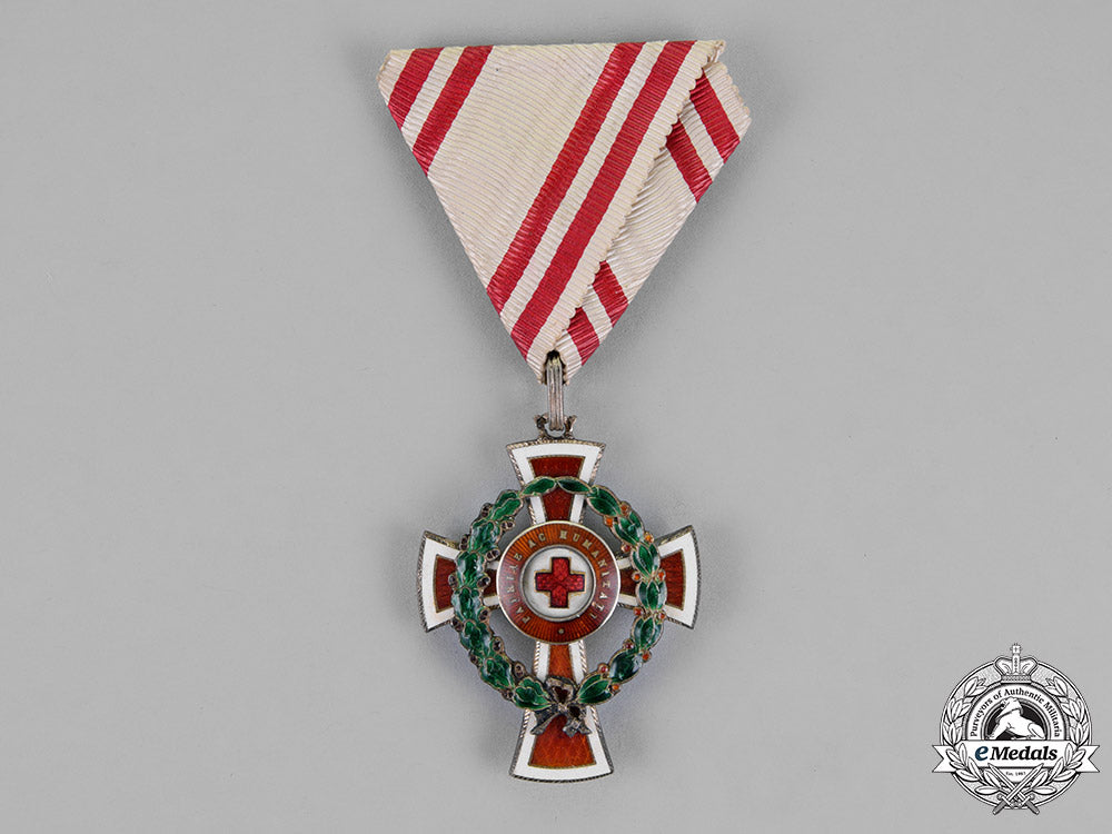 austrian,_empire._an_honour_decoration_of_the_red_cross,_second_class_with_war_decoration,_by_g.a._scheid,_c.1915_m18_5070