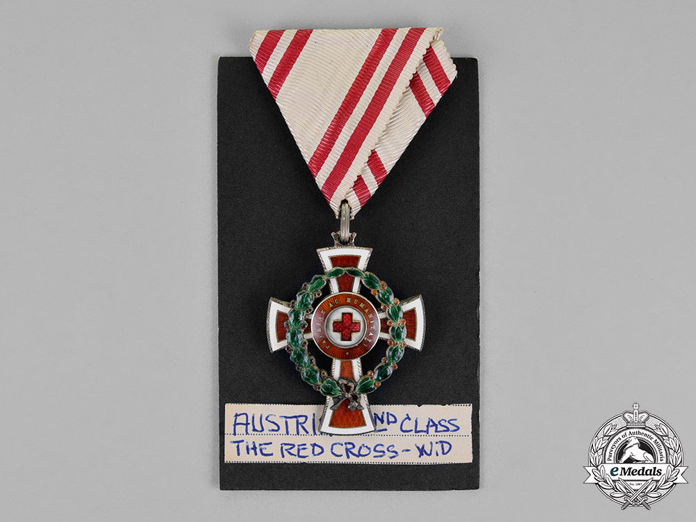 austrian,_empire._an_honour_decoration_of_the_red_cross,_second_class_with_war_decoration,_by_g.a._scheid,_c.1915_m18_5078