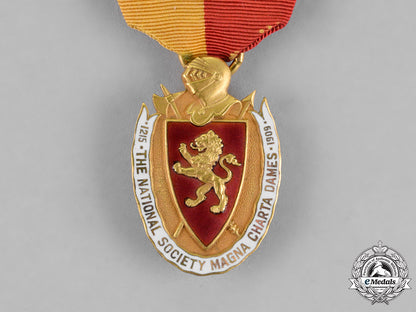 united_states._a_national_society_magna_charta_dames_membership_badge_in_gold,_c.1910_m18_5256_1_1_1_1_1_1