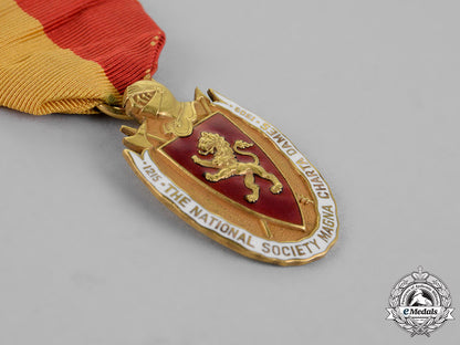 united_states._a_national_society_magna_charta_dames_membership_badge_in_gold,_c.1910_m18_5257_1_1_1_1_1_1