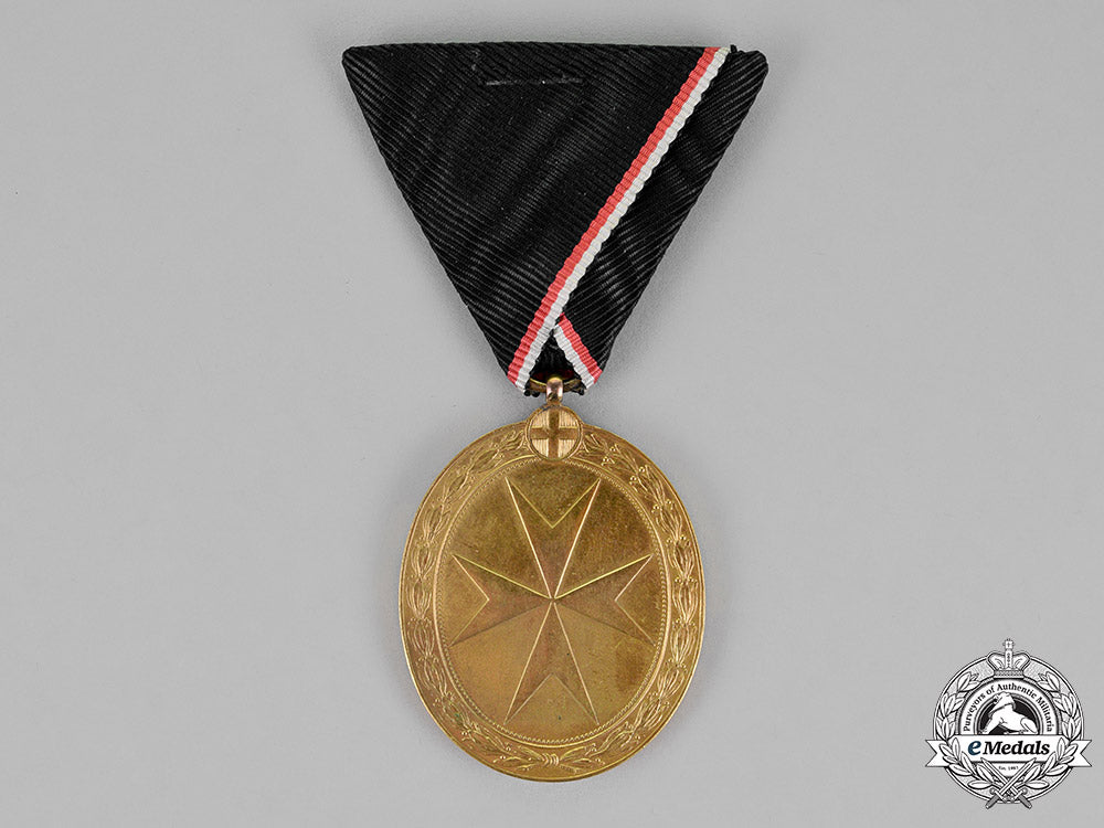 austria,_empire._an_order_of_the_knights_of_malta_gold_merit_medal,_c.1918_m18_5345
