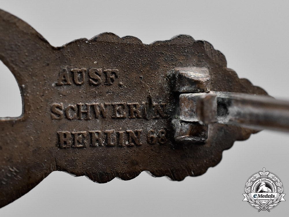 germany._a_submarine_front_clasp,_bronze_grade,_by_schwerin_of_berlin_m18_5381