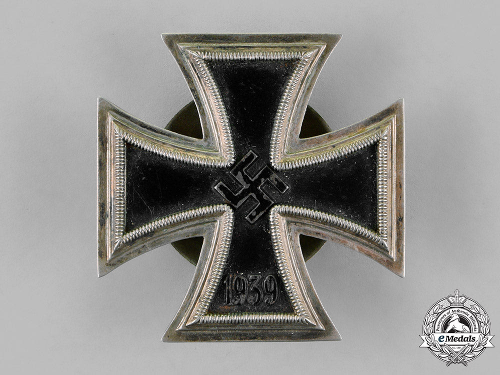 germany._an_iron_cross1939_first_class,_screwback_version,_by_rudolf_souval_m18_5552