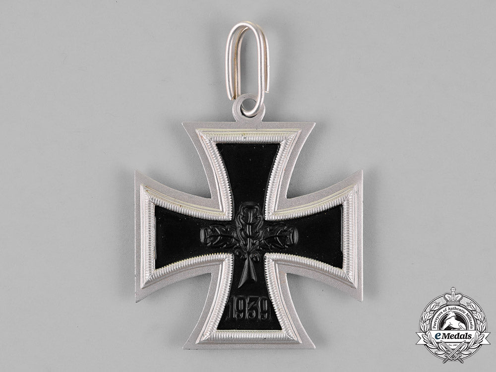 german_republic._a_knight’s_cross_of_the_iron_cross1939,_alternative1957_version,_early_version,_by_s.&_l._m18_5558