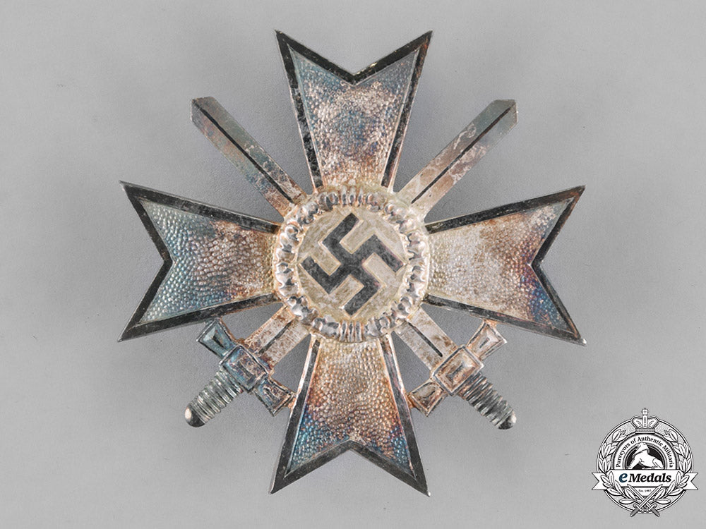 germany._a_war_merit_cross_first_class_with_swords,_cased,_by_deschler&_sohn_m18_5575