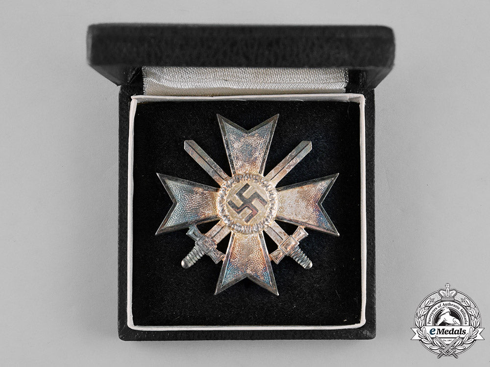 germany._a_war_merit_cross_first_class_with_swords,_cased,_by_deschler&_sohn_m18_5583