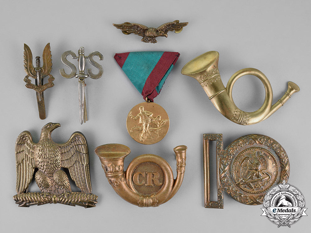 international._a_lot_of_twenty-_five_badges,_insignia,&_awards_m18_5626