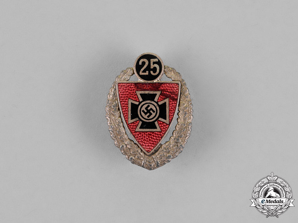 germany._a_lot_of_second_war_german_veteran’s_association_insignia_m18_5702