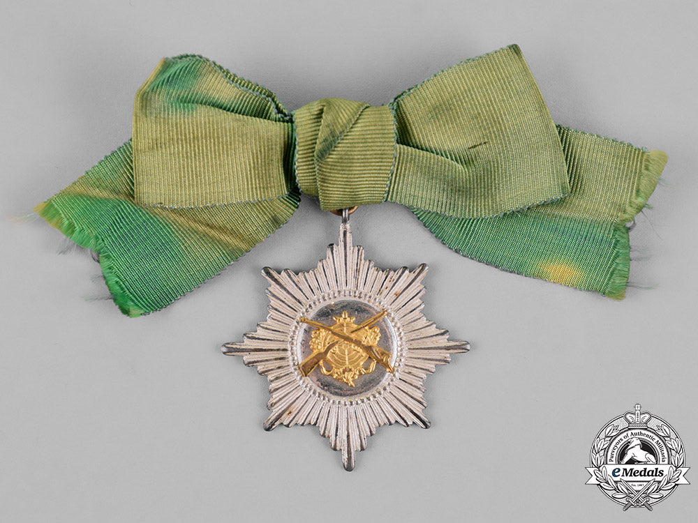 germany._a_lot_of_first_and_second_war_period_insignia_m18_5736