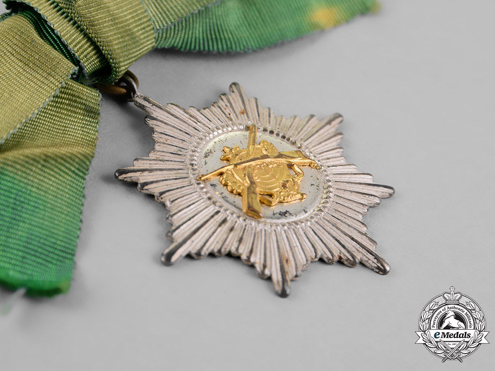 germany._a_lot_of_first_and_second_war_period_insignia_m18_5738