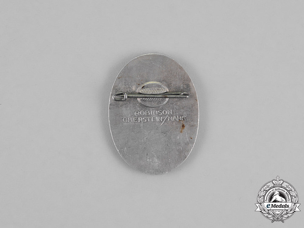 germany._a_lot_of_first_and_second_war_period_insignia_m18_5740