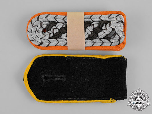 germany._a_lot_of_second_war_german_shoulder_straps_m18_5760