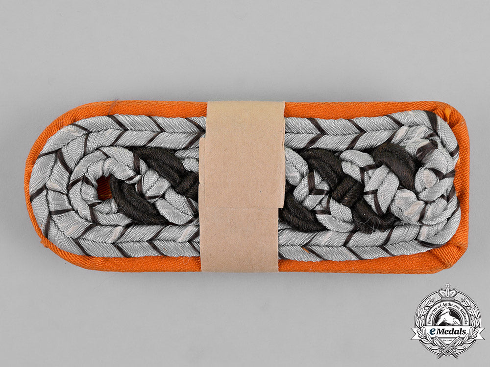 germany._a_lot_of_second_war_german_shoulder_straps_m18_5762