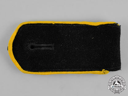 germany._a_lot_of_second_war_german_shoulder_straps_m18_5764