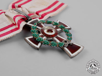 austria,_empire._an_honour_decoration_of_the_red_cross,_first_class_with_war_decoration,_c.1914_m18_5803