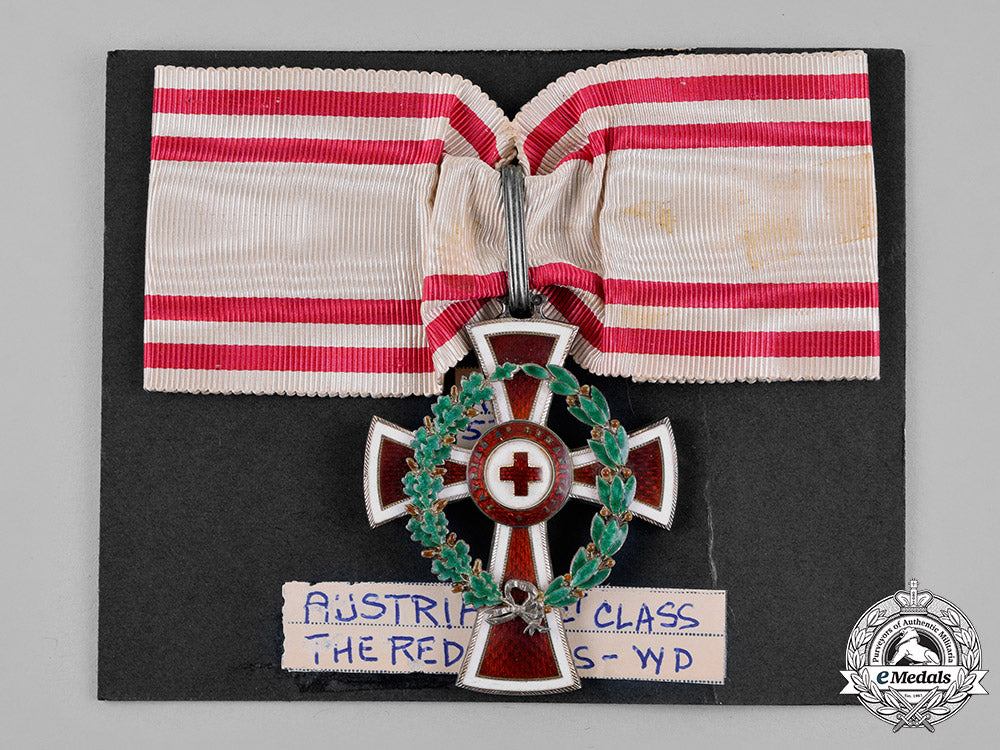 austria,_empire._an_honour_decoration_of_the_red_cross,_first_class_with_war_decoration,_c.1914_m18_5808