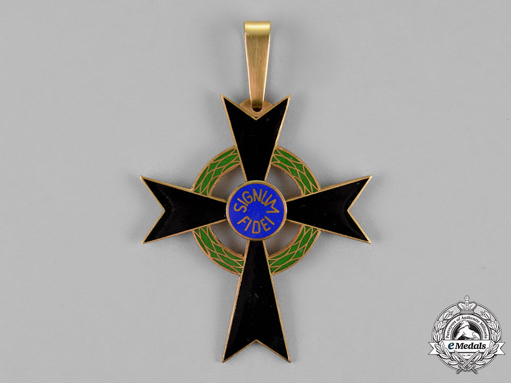 italy,_republic._a_lasallian_brothers_of_the_christian_schools,_grand_cross,_c.1950_m18_6034