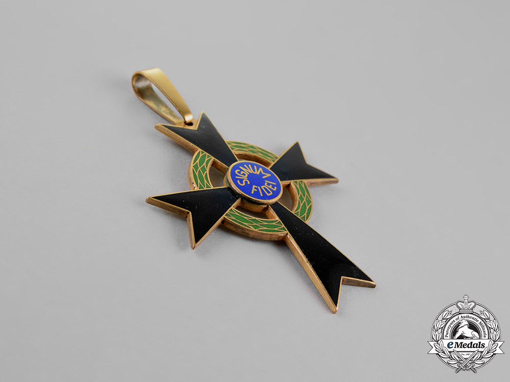 italy,_republic._a_lasallian_brothers_of_the_christian_schools,_grand_cross,_c.1950_m18_6036