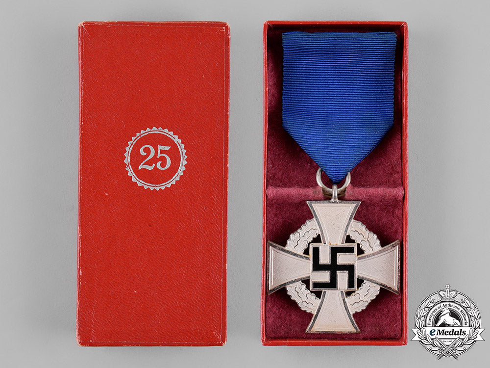 germany._a25-_year_faithful_service_cross_in_its_presentation_case_by_c.f._zimmermann_m18_6118
