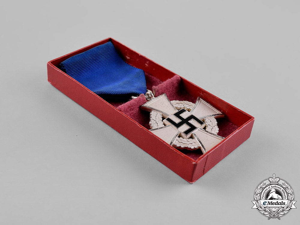 germany._a25-_year_faithful_service_cross_in_its_presentation_case_by_c.f._zimmermann_m18_6119