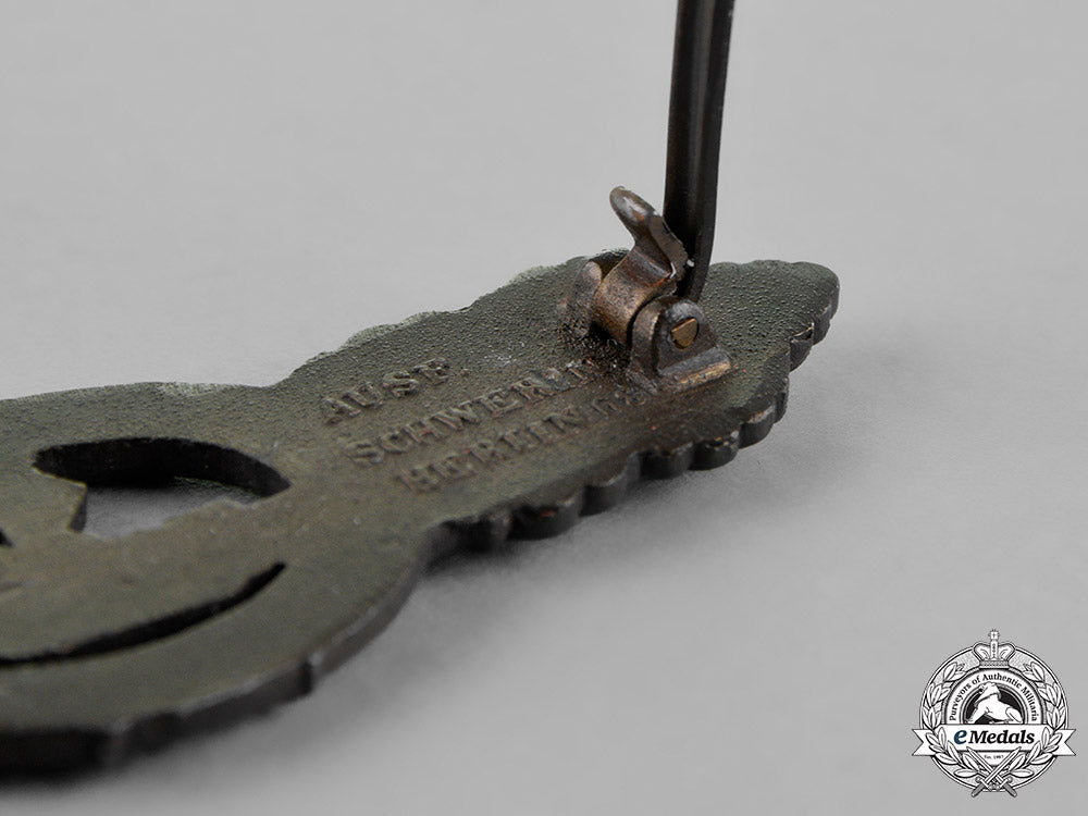 germany,_kriegsmarine._a_submarine_front_clasp,_bronze_grade,_by_schwerin_of_berlin_m18_6174