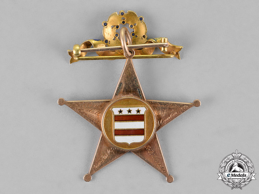 united_states._a_national_mary_washington_memorial_association(_nmwma)_membership_badge,_c.1905_m18_7020