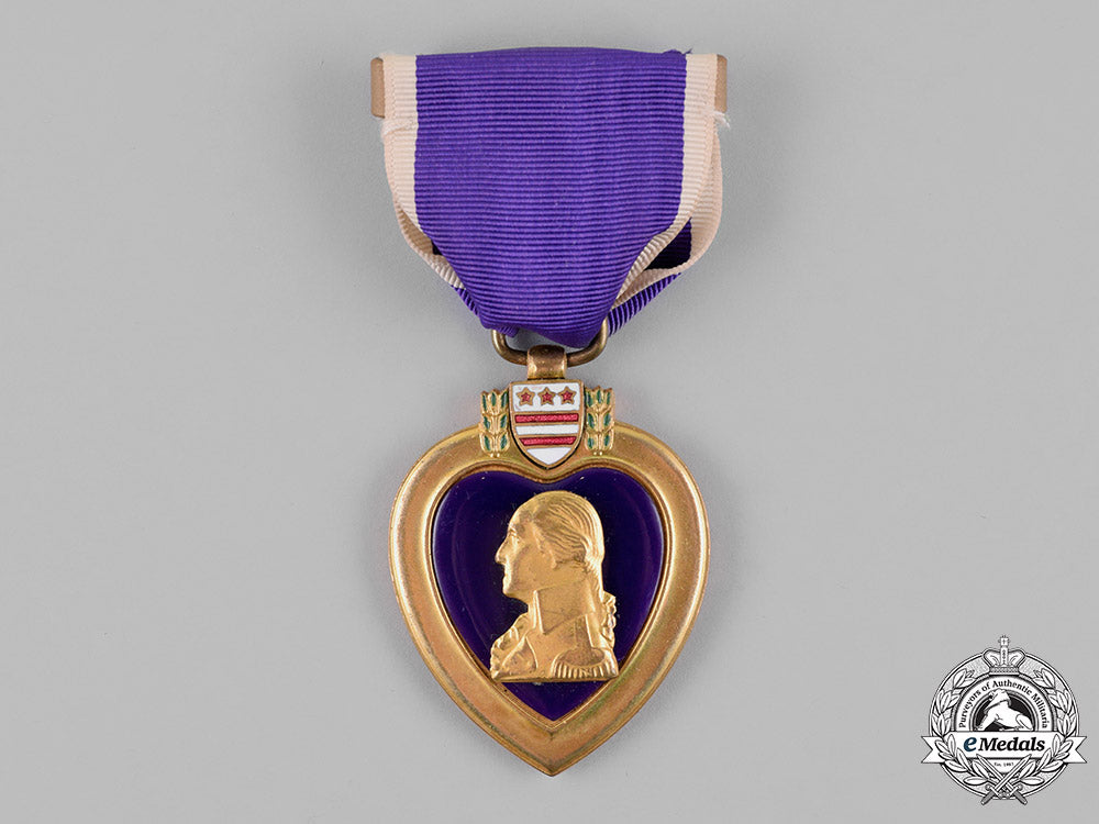 united_states._a_purple_heart_to_signalman_luiz,_usn,_kia_by_kamikaze,_uss_louisville_m18_7104