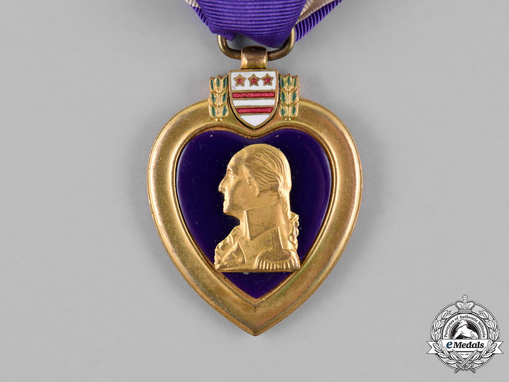 united_states._a_purple_heart_to_signalman_luiz,_usn,_kia_by_kamikaze,_uss_louisville_m18_7105